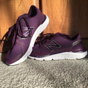 EUC Ladies New Balance 690v4